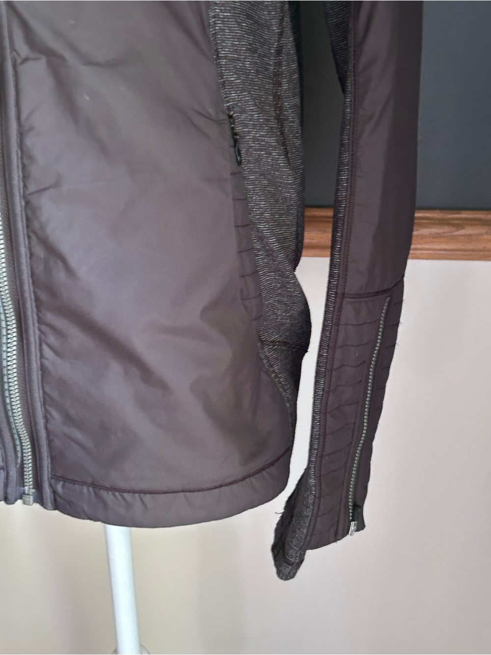 Lululemon Rebel Runner Jacket Black / Wee Stripe Size 12 - Picture 5 of 10
